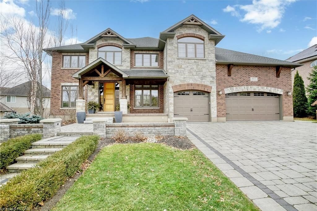 877 Thomas Slee Drive