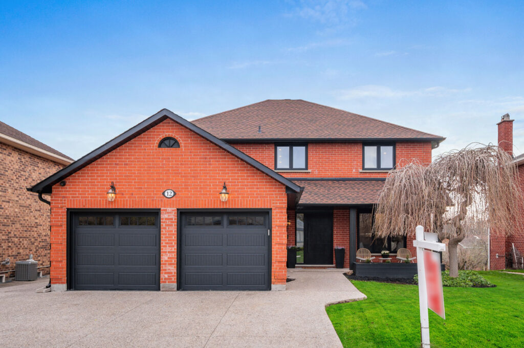 12 Darren Crescent