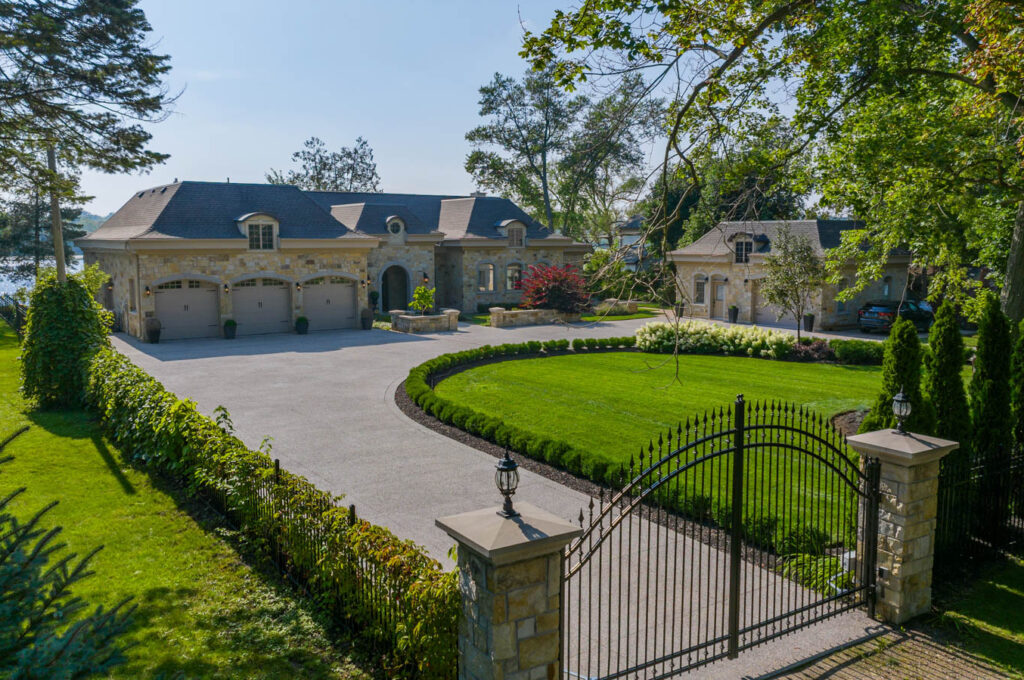 24 Lakeside Drive