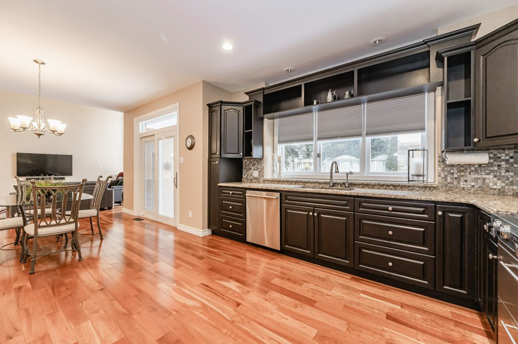 552 Paradise Crescent, Waterloo