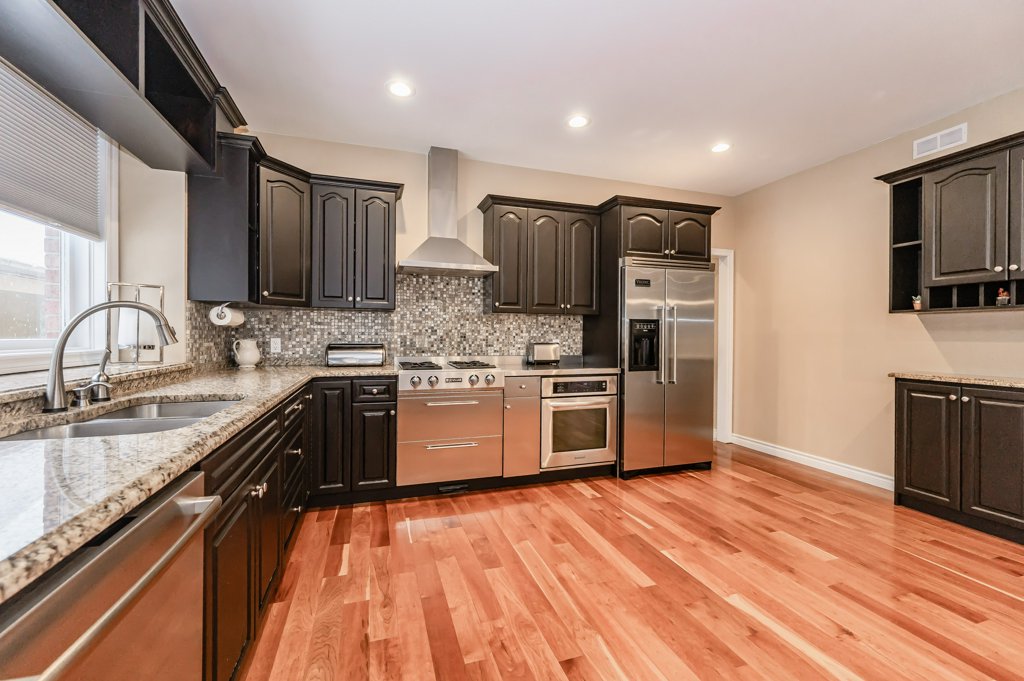 552 Paradise Crescent, Waterloo