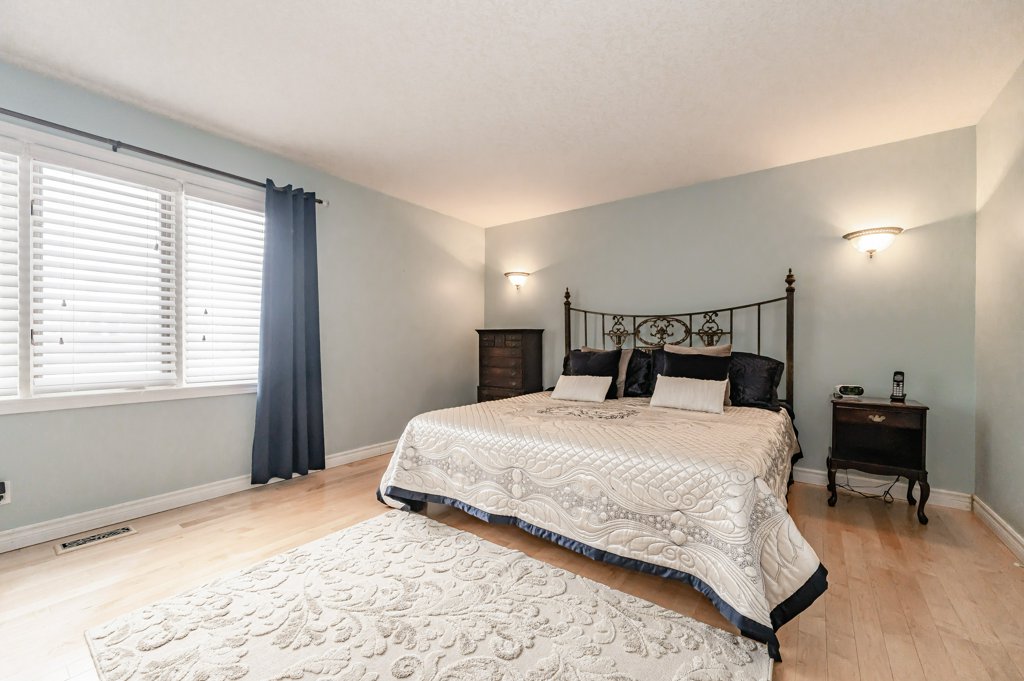 552 Paradise Crescent, Waterloo