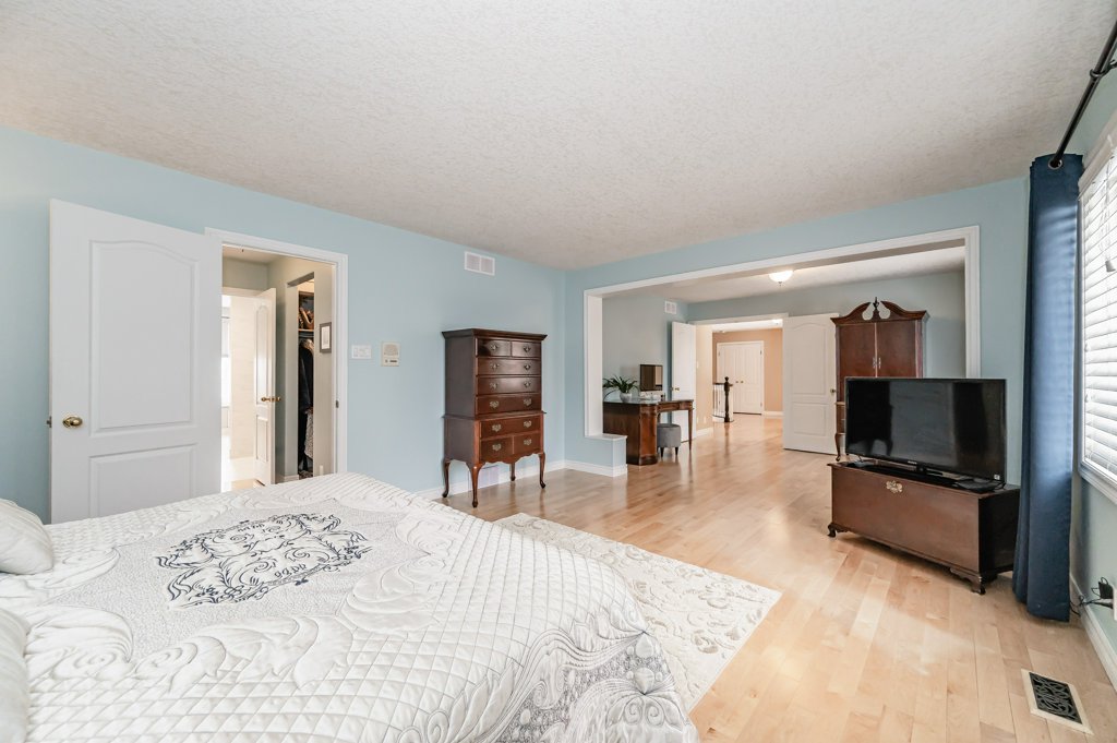 552 Paradise Crescent, Waterloo