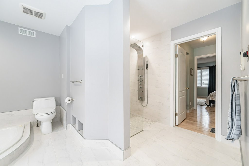 552 Paradise Crescent, Waterloo