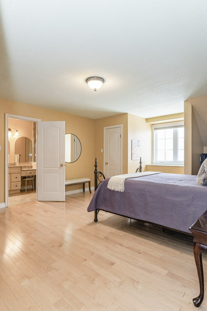 552 Paradise Crescent, Waterloo