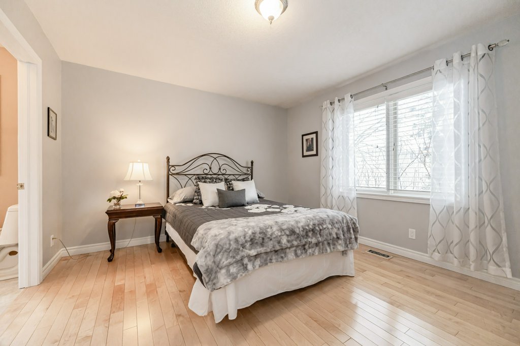 552 Paradise Crescent, Waterloo