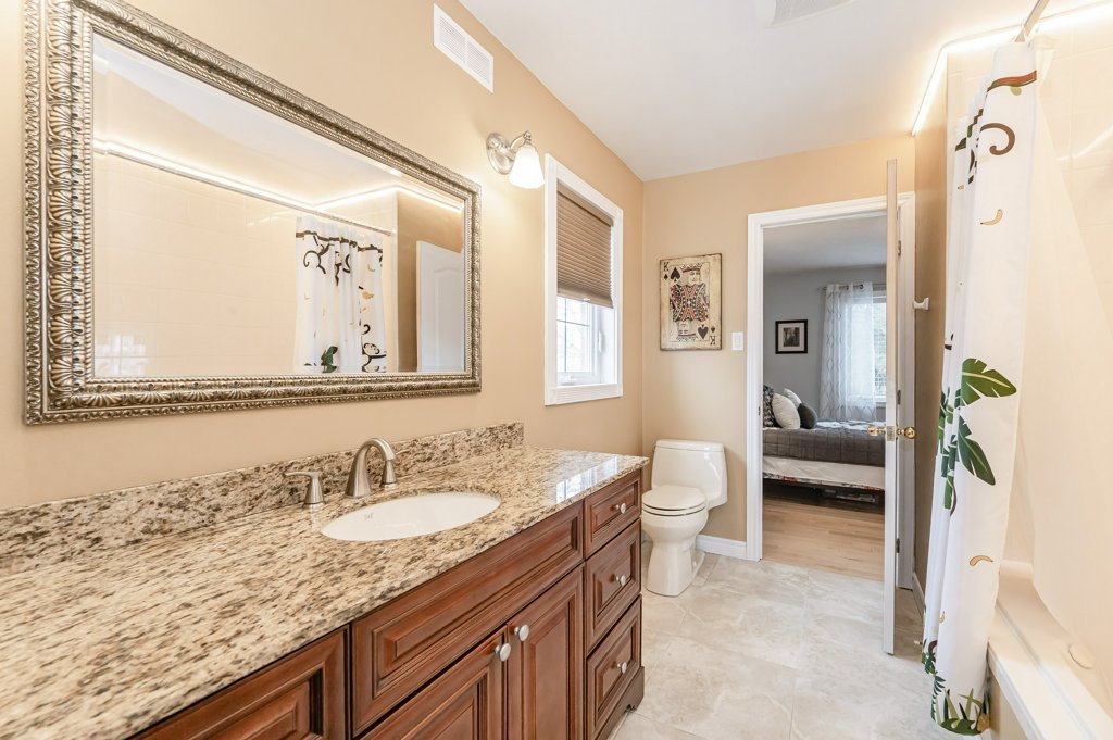 552 Paradise Crescent, Waterloo