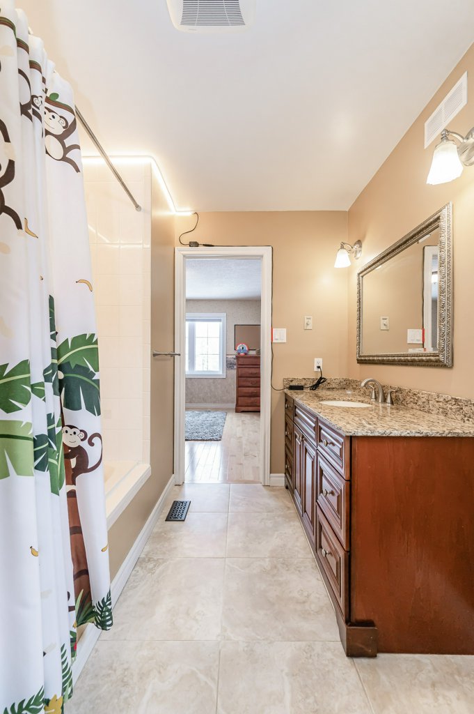 552 Paradise Crescent, Waterloo