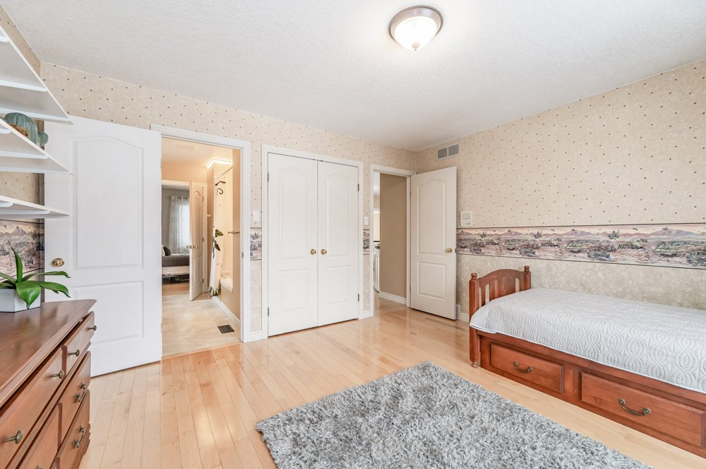 552 Paradise Crescent, Waterloo