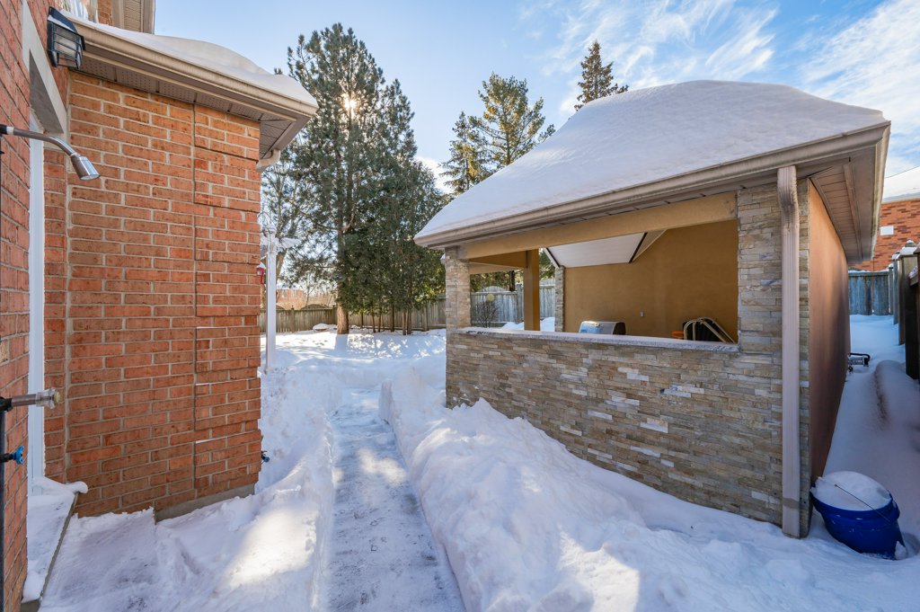 552 Paradise Crescent, Waterloo