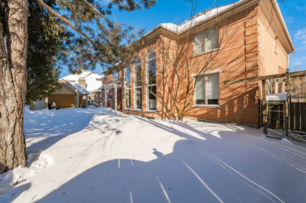 552 Paradise Crescent, Waterloo