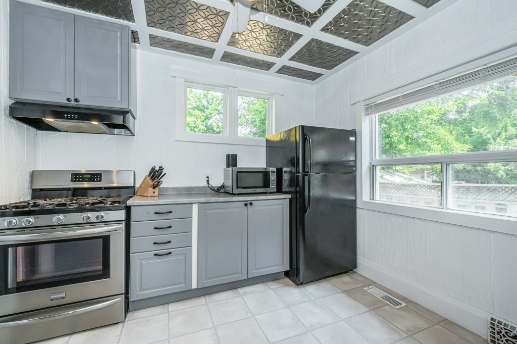 346 Victoria Street South