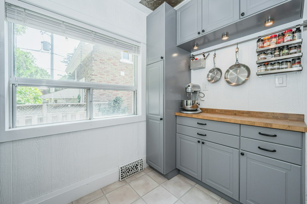 346 Victoria Street South