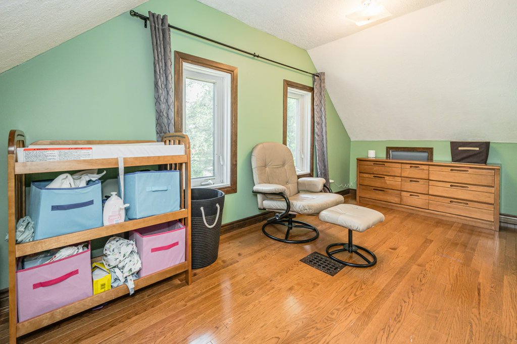 346 Victoria Street South