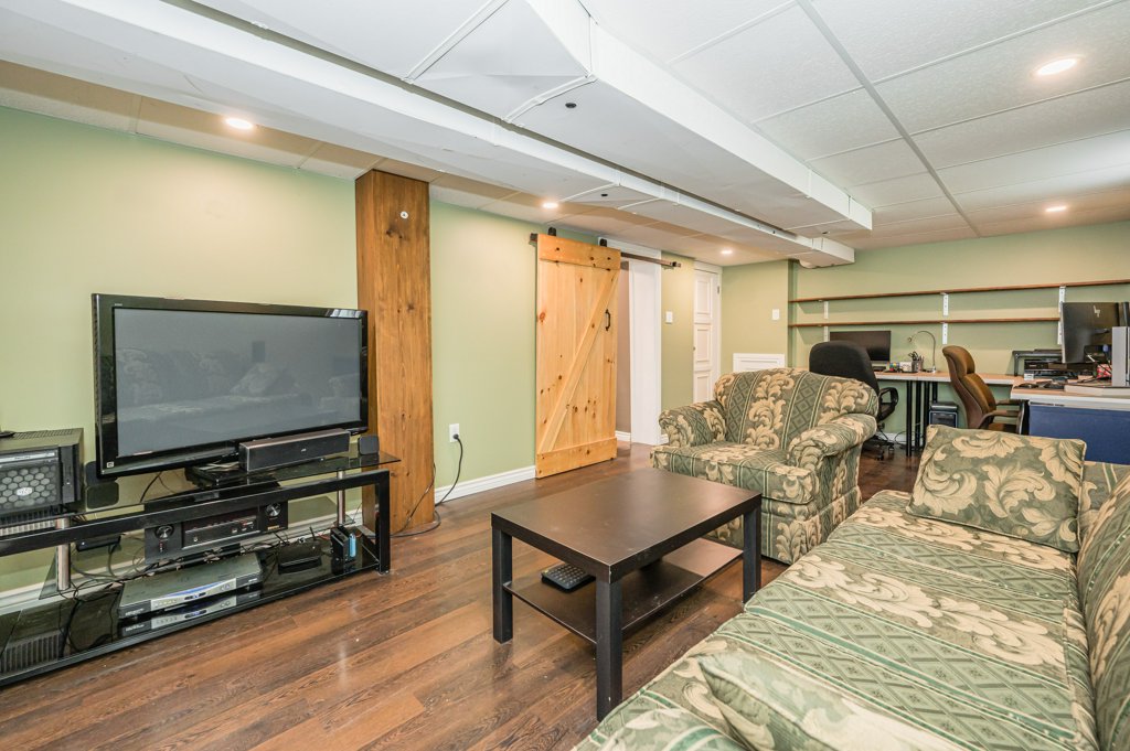 346 Victoria Street South