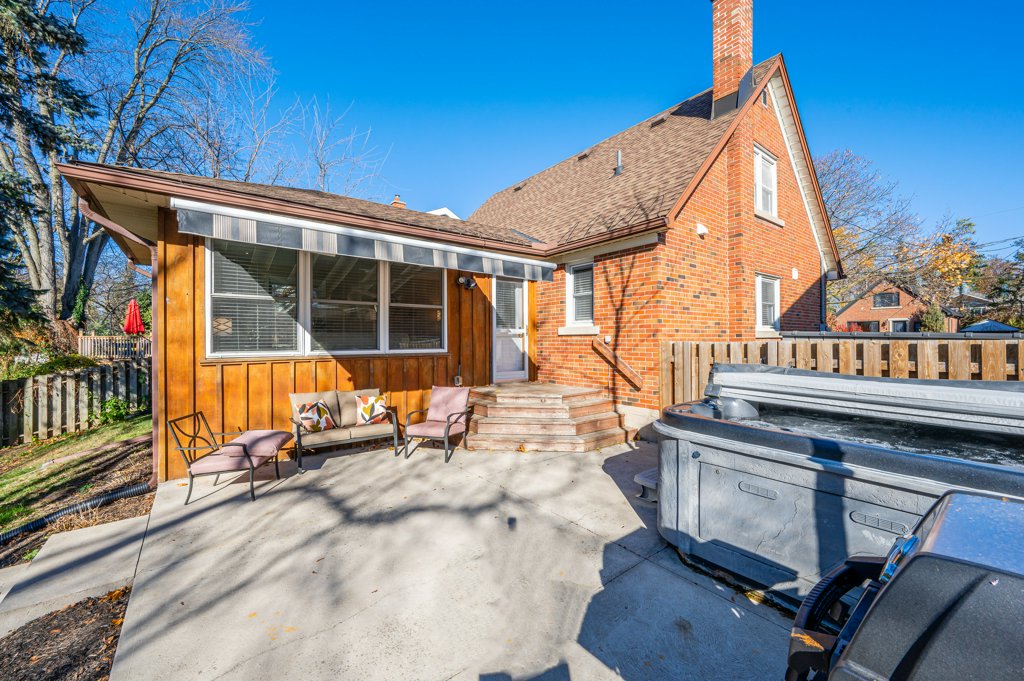 123 Brentwood Avenue