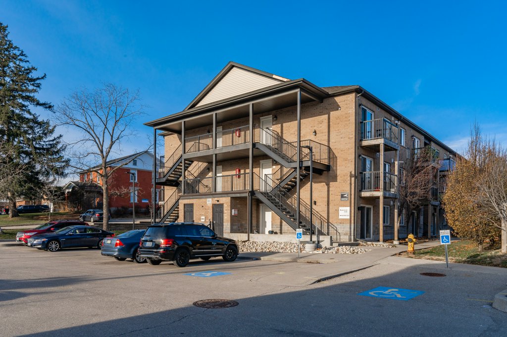 8B-185 Windale Crescent