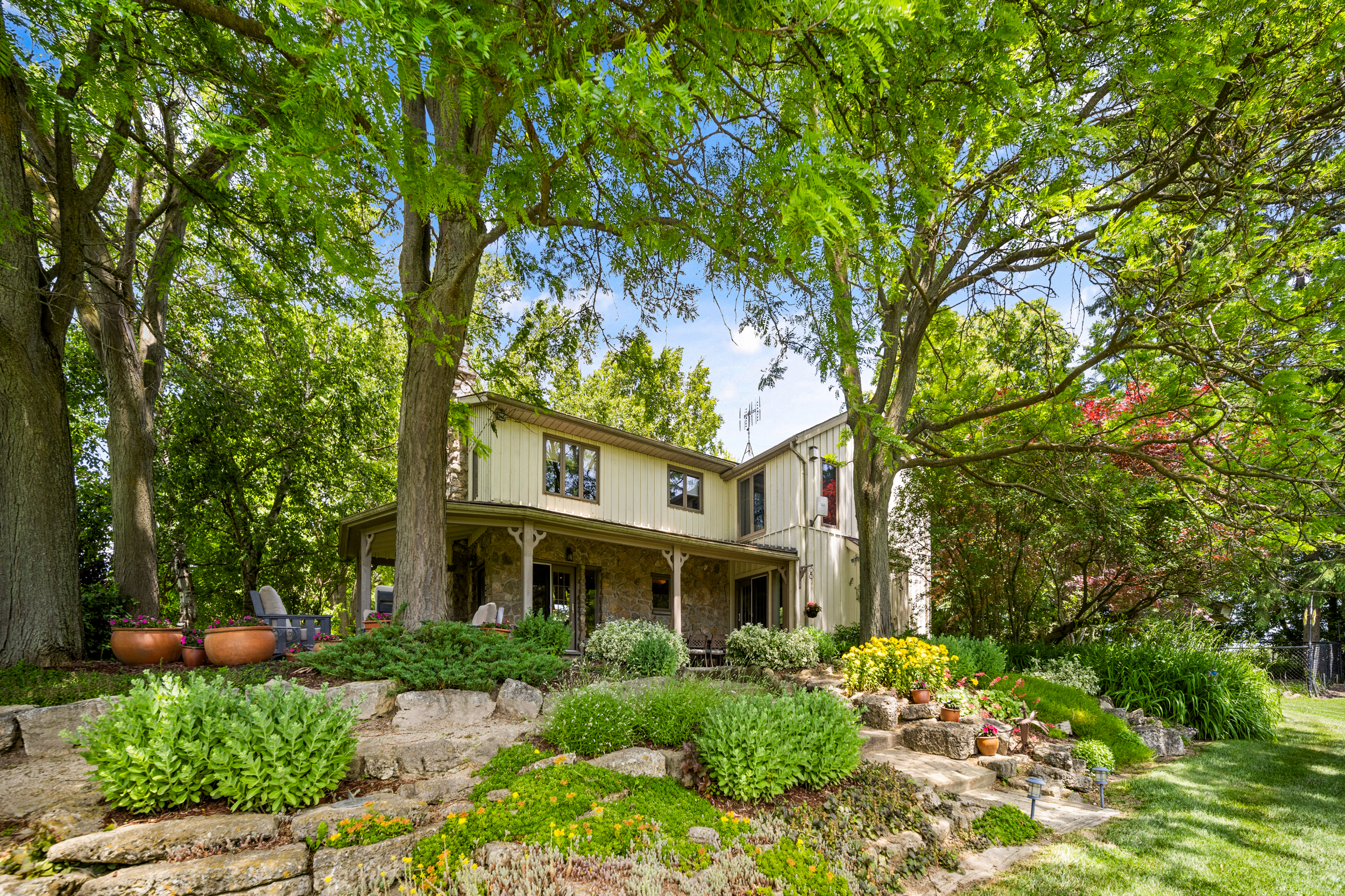 7306 Wellington Road 21, Elora