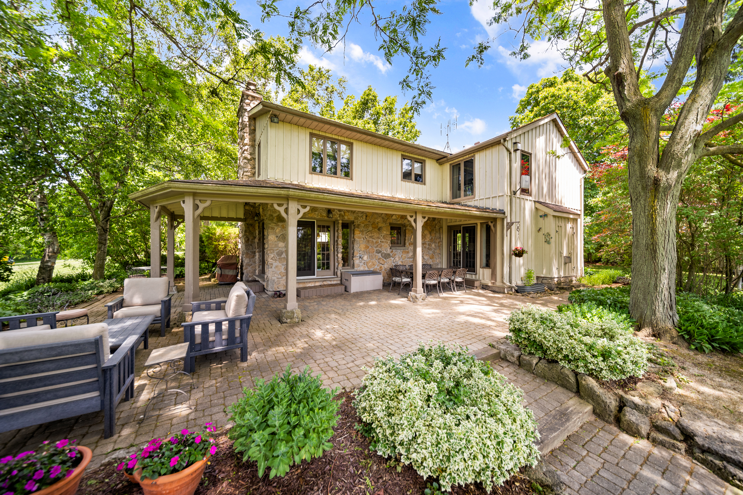 7306 Wellington Road 21, Elora