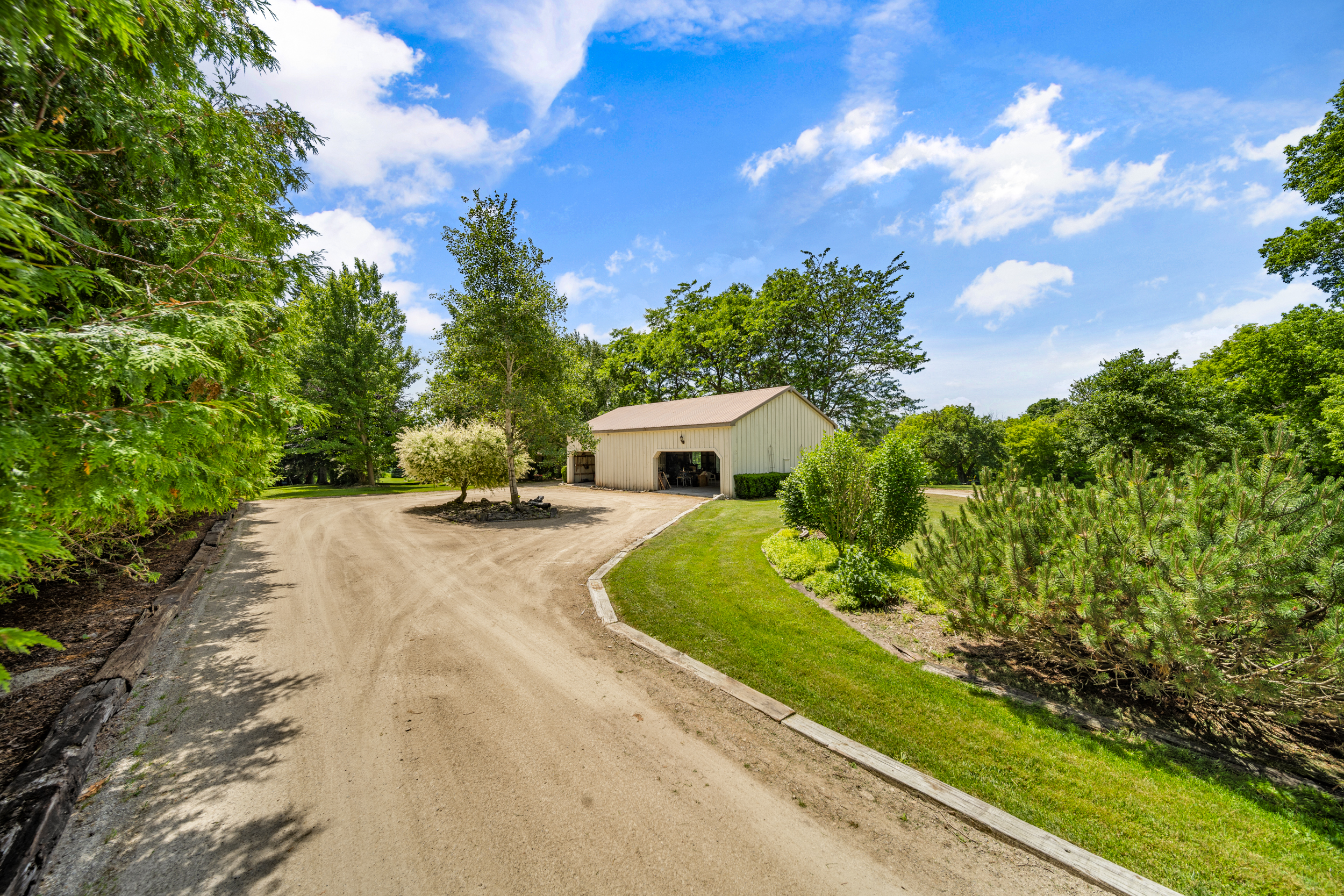 7306 Wellington Road 21, Elora