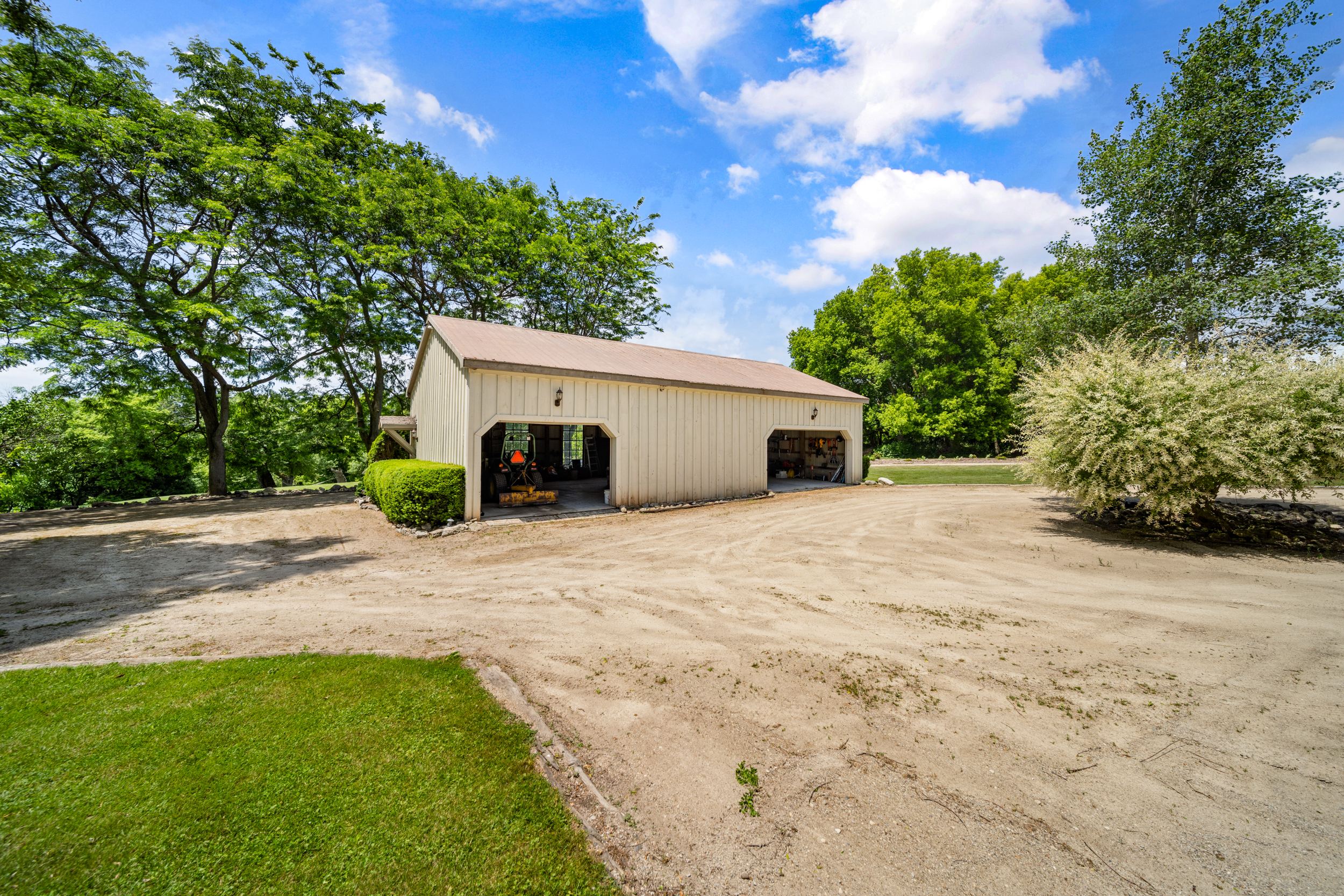 7306 Wellington Road 21, Elora