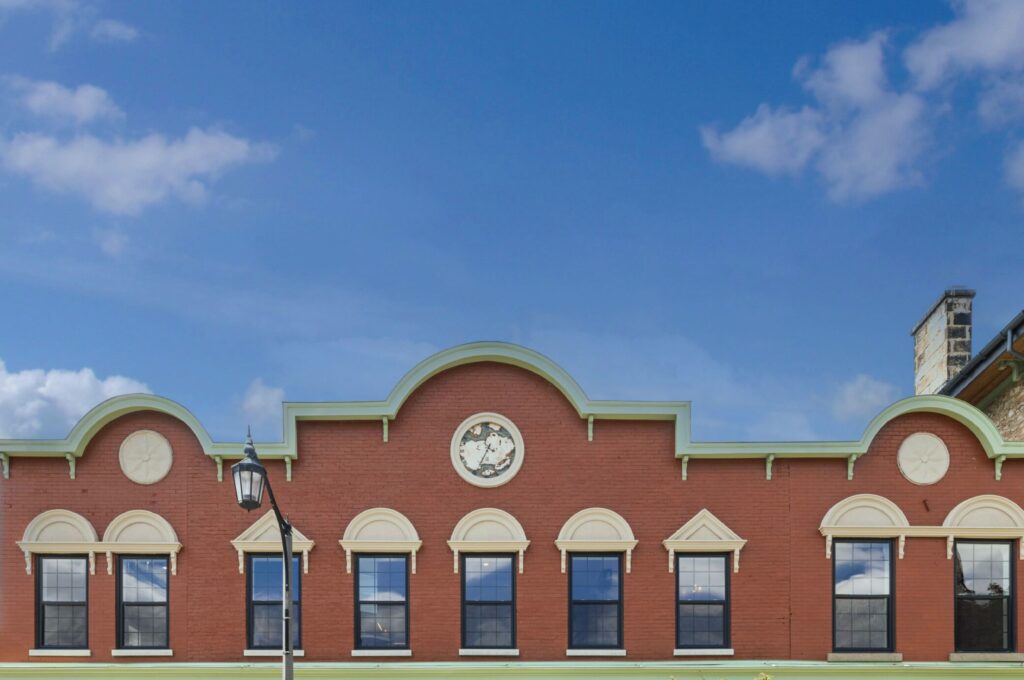 #6-153 Main Street E