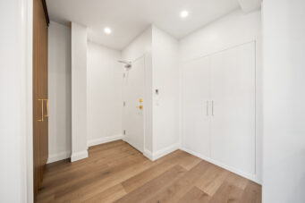 #6-153 Main Street E