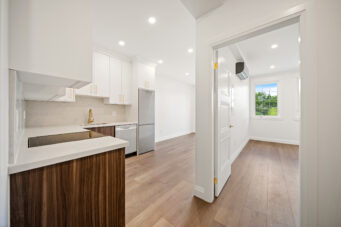 #6-153 Main Street E