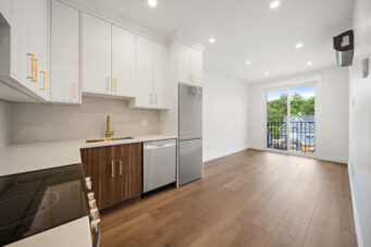 #6-153 Main Street E