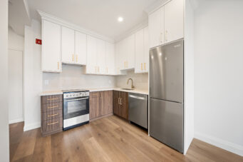 #6-153 Main Street E