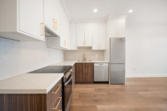 #6-153 Main Street E