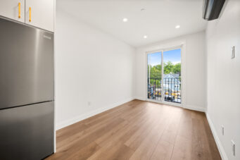 #6-153 Main Street E