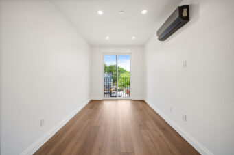 #6-153 Main Street E