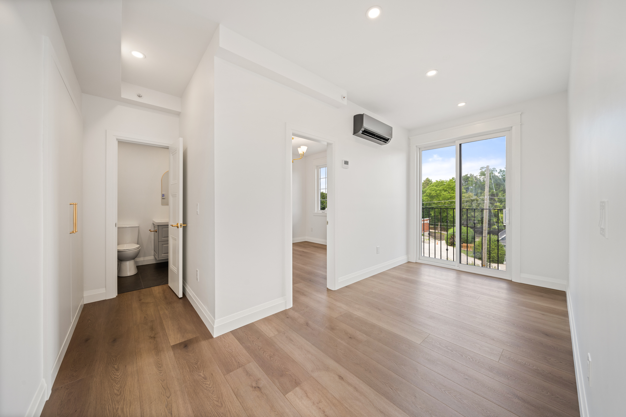#7-153 Main Street E