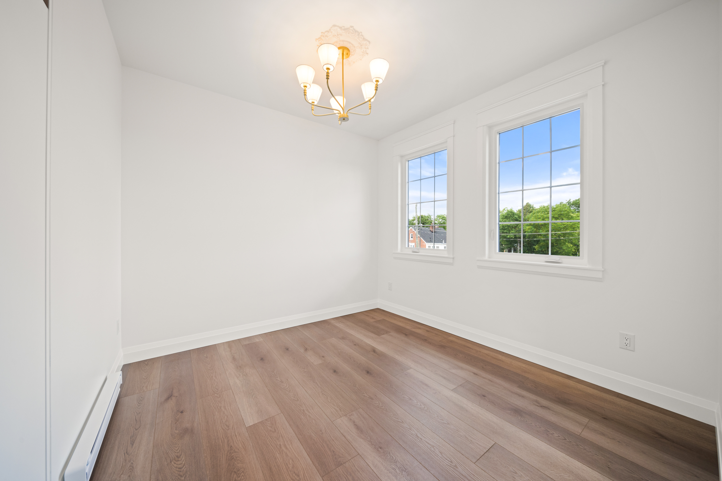 #7-153 Main Street E