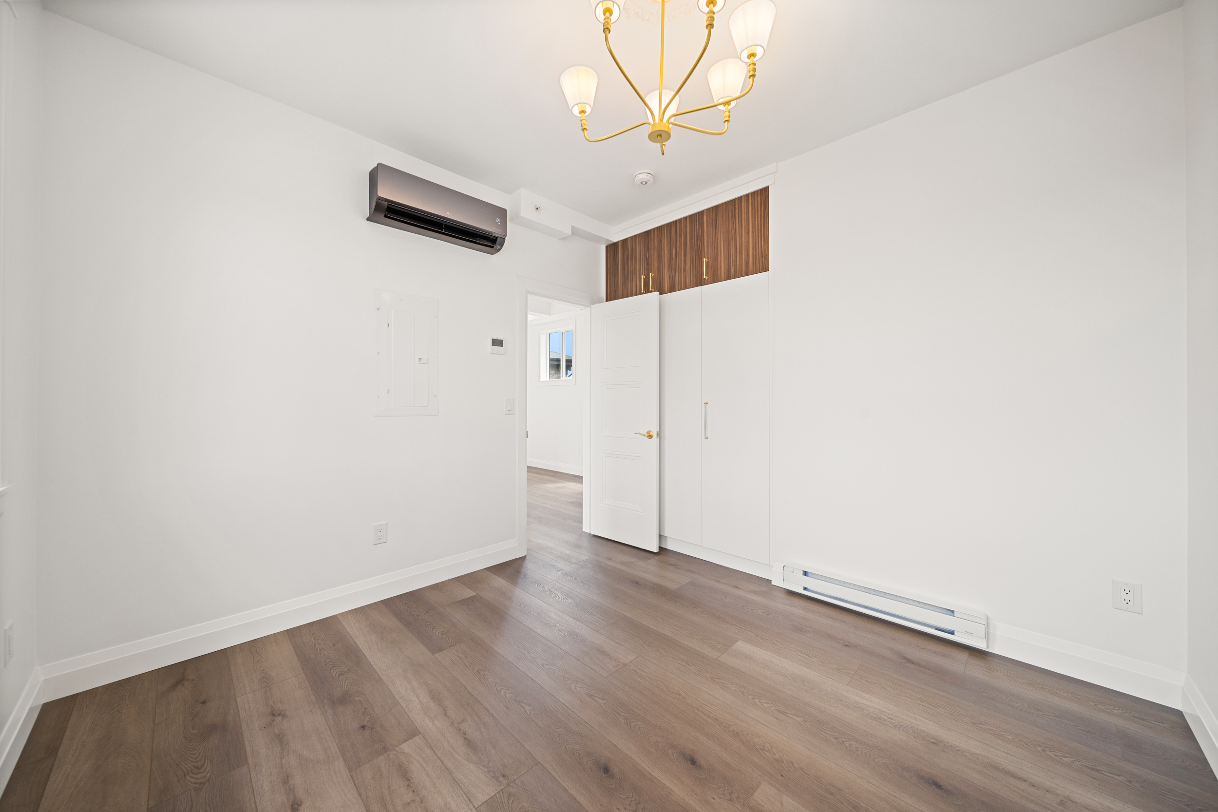 #7-153 Main Street E
