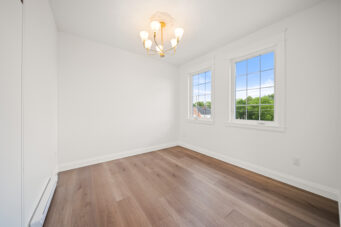 #7-153 Main Street E