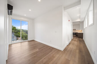 #7-153 Main Street E