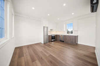 #7-153 Main Street E