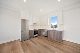 #7-153 Main Street E