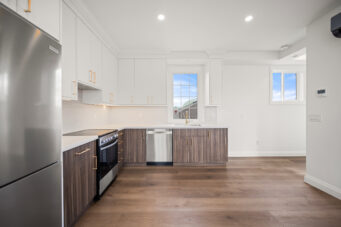 #7-153 Main Street E