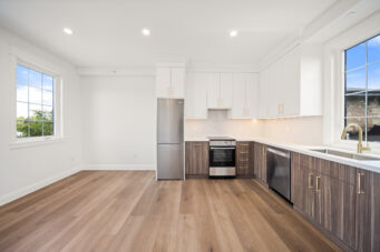 #7-153 Main Street E