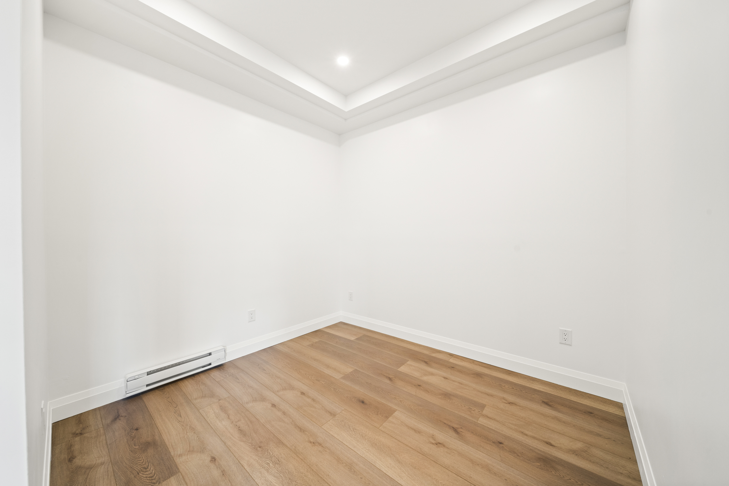 #3-153 Main Street E