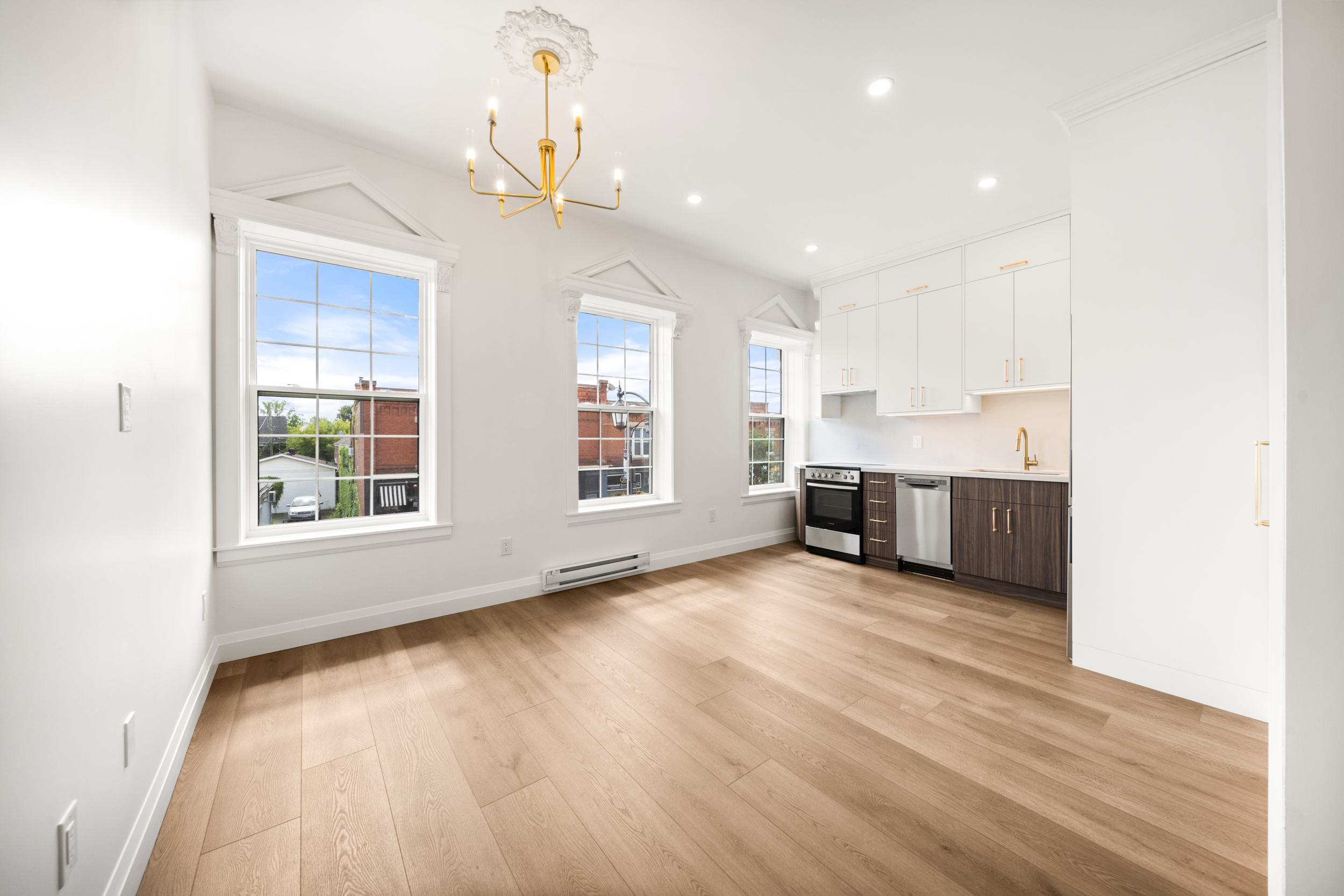 #3-153 Main Street E