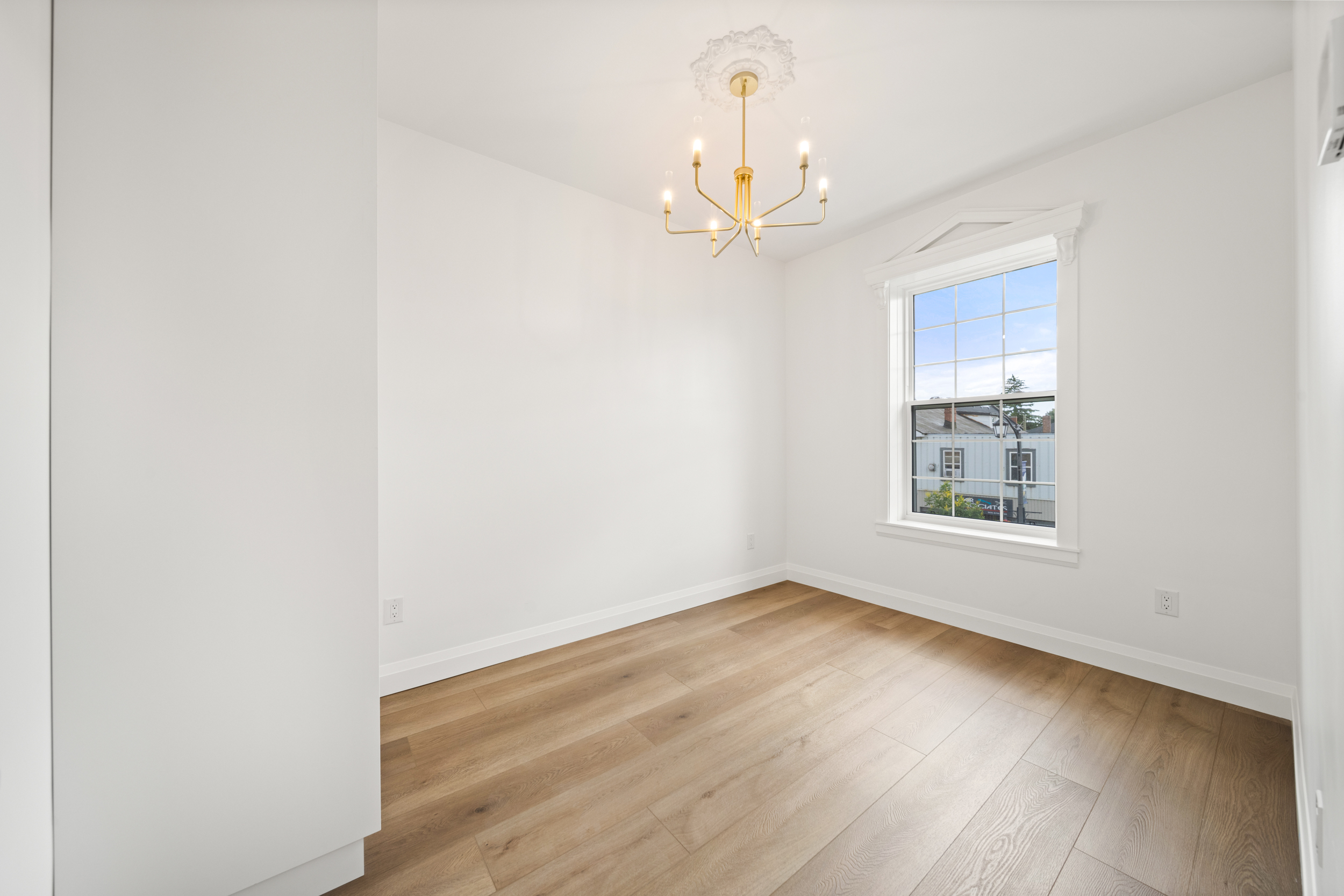 #3-153 Main Street E