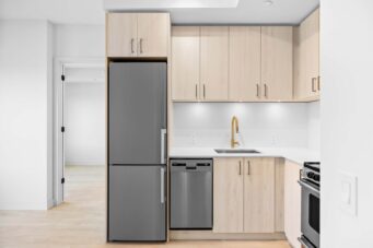 #1009-8010 Derry Road