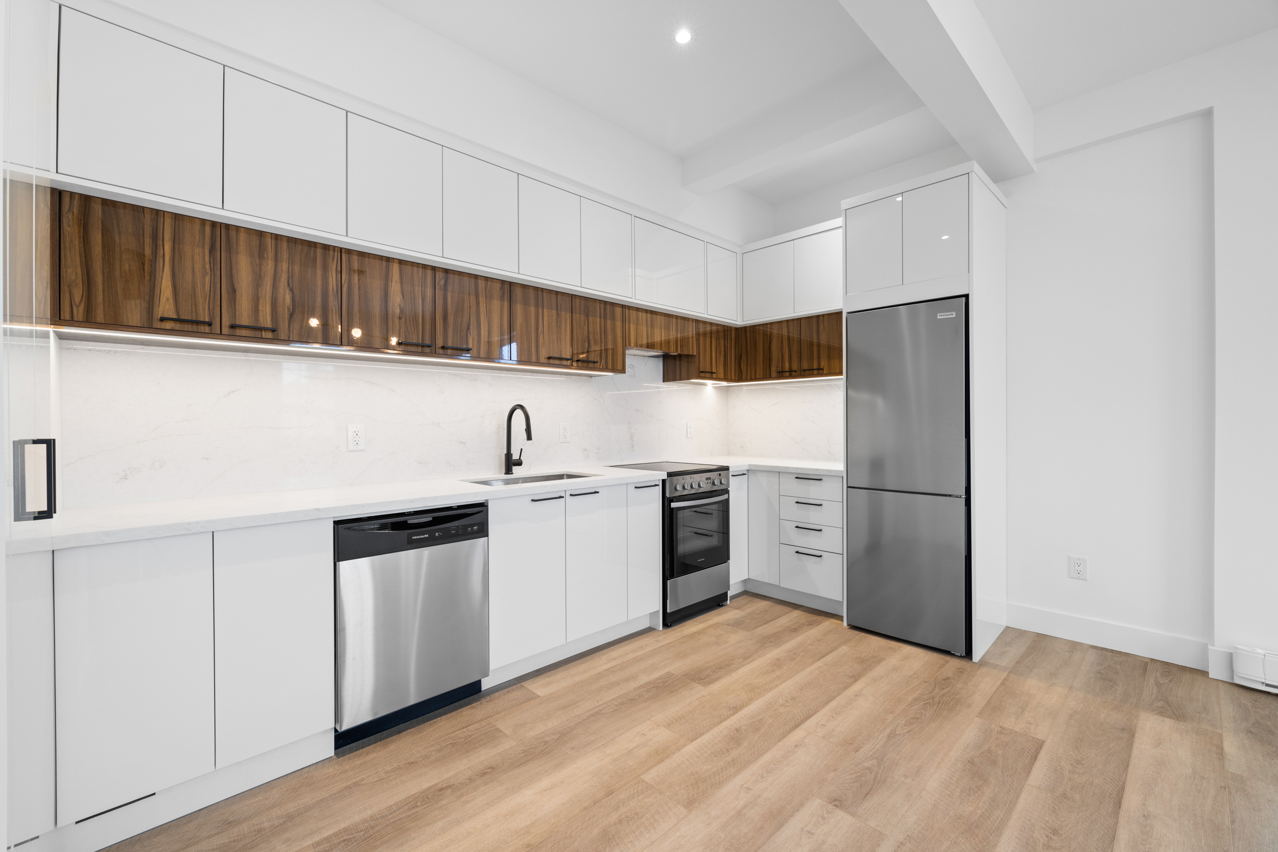 #304-163 Main Street E