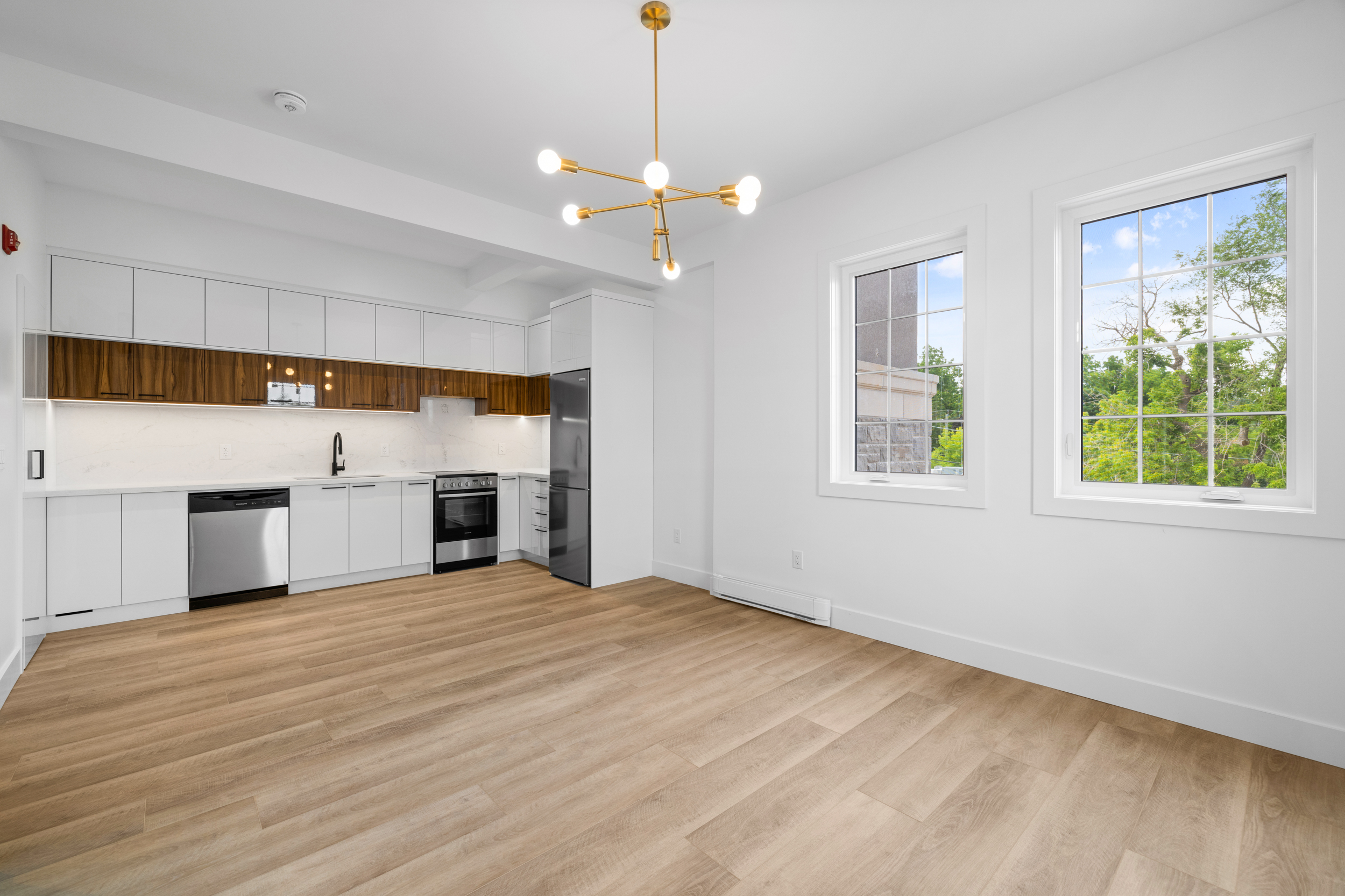 #304-163 Main Street E