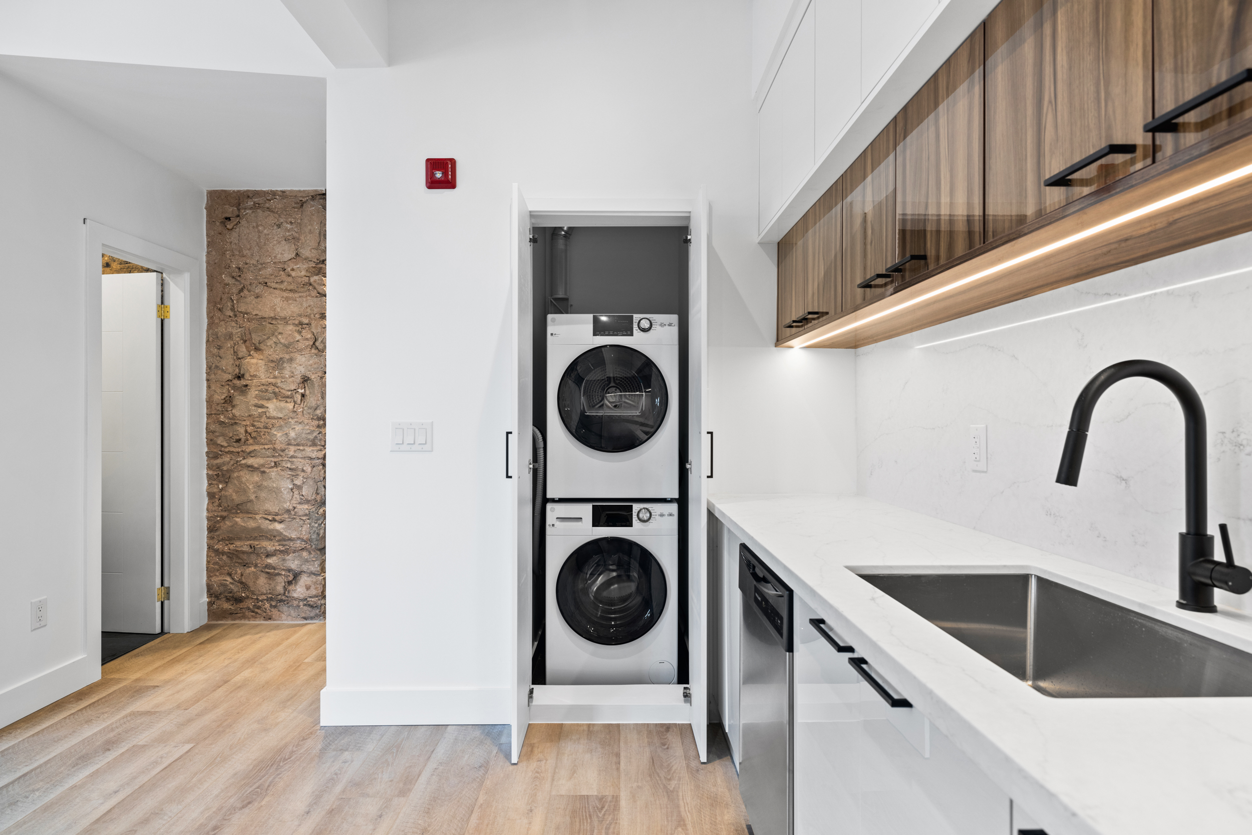 #304-163 Main Street E