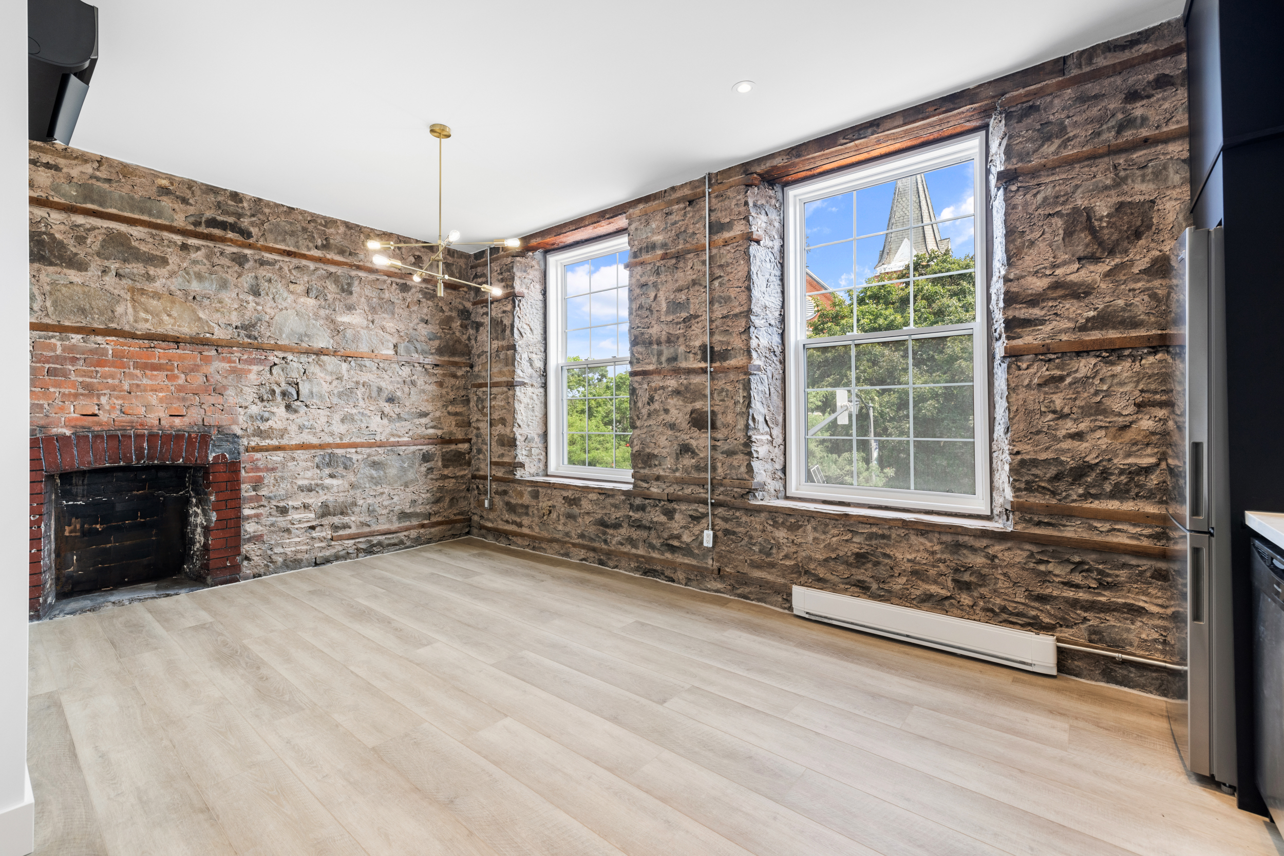 #304-163 Main Street E
